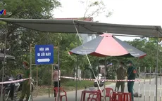 Người thợ cơ khí tình nguyện làm mái che tại chốt trực kiểm dịch COVID-19
