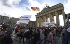Biểu tình phản đối các biện pháp kiềm chế dịch COVID-19 tại Berlin, Đức
