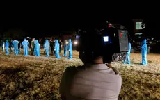 Phóng viên VTV8 tác nghiệp nơi tuyến đầu chống dịch