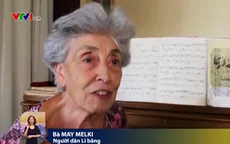 Cụ bà chơi piano giữa cảnh đổ nát ở Beirut