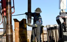 Giá dầu thế giới đi xuống do triển vọng nhu cầu ảm đạm