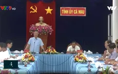 Đồng chí Trần Quốc Vượng làm việc tại Cà Mau