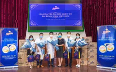 Trao tặng 50.000 khẩu trang y tế và hàng trăm phần quà Trung thu cho đội ngũ y bác sĩ