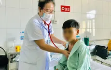 Cha mẹ nhờ thầy cúng trị bệnh, con suy thận nhập viện