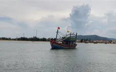 Tàu câu mực Quảng Ngãi bị tàu lạ đâm chìm, 1 người mất tích