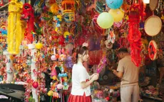 "Phố Trung Thu" rực rỡ, nhộn nhịp người đến "check-in"