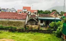 Lốc xoáy khiến hàng chục nhà dân ở Hà Tĩnh bị tốc mái, hư hỏng