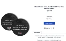 Ứng viên Tổng thống Mỹ rao bán sticker "Tôi đóng thuế thu nhập nhiều hơn Donald Trump"