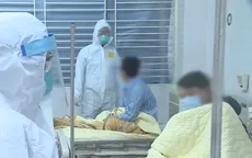 Bệnh nhân, nhân viên y tế lạc quan đón năm mới trong khu điều trị COVID-19