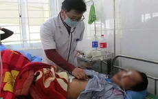 Đau bụng dữ dội, vào viện phát hiện... 2 lỗ thủng ở dạ dày