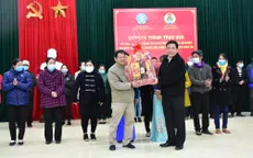 Bộ NN&PTNT trao quà Tết cho các gia đình khó khăn tại Thừa Thiên – Huế