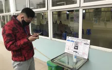 Tiết kiệm thời gian làm thủ tục tại bệnh viện những ngày rét nhờ quét mã Zalo QR