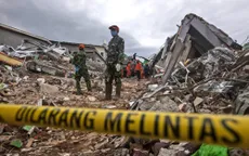 Indonesia chạy đua với thời gian để cứu hộ người bị mắc kẹt trong đống đổ nát sau động đất