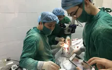 Phẫu thuật lấy dị vật khó ở hốc mắt bệnh nhân
