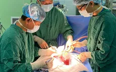 3 tiếng cắt khối u máu lớn trong gan bé trai 14 ngày tuổi