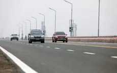 Quay đầu xe trên cầu Thăng Long gây bức xúc, mất an toàn giao thông