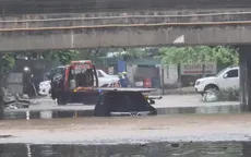Đại lộ Thăng Long thành ''sông'', nhiều ô tô chết máy