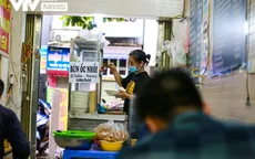 Người Hà Nội hồ hởi trở lại với thói quen cũ