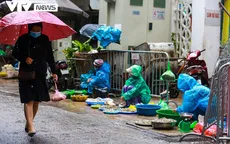 Người lao động mưu sinh trong giá rét đầu mùa