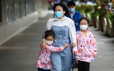 Người dân Hà Nội "diện" áo khoác đón gió lạnh đầu mùa