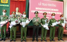 Khen thưởng tập thể, cá nhân phá vụ án giết 3 người trong một gia đình