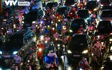 Hà Nội đông nghịt giờ tan tầm sau cơn mưa lớn
