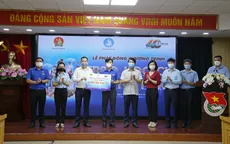 Trao tặng 8.000 bộ dụng cụ học tập cho học sinh, sinh viên bị ảnh hưởng bởi COVID-19