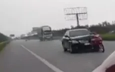 Tài xế ô tô tông 2 người thương vong rồi bỏ chạy, kéo lê xe máy hàng km