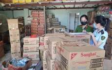 Bắt giữ 2,5 tấn bánh kẹo không có tem nhãn, hết hạn sử dụng