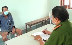 Cụ ông 68 tuổi tháo dây phong tỏa, đánh cả trưởng ấp