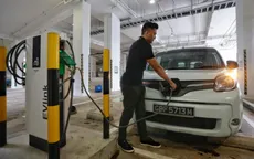 Singapore dùng “cây gậy và củ cà rốt” hướng tới phổ cập xe điện