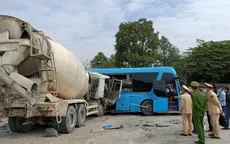 Xe khách bị xe bồn tông ngang thân, 5 người may mắn thoát nạn