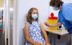 Anh: Trẻ em 12 - 15 tuổi nên hoãn tiêm vaccine trong 12 tuần nếu mắc COVID-19 trước đó