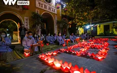 Chư tăng, phật tử thắp đèn cầu siêu cho đồng bào, chiến sĩ tử vong vì đại dịch COVID-19