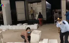Hơn 24 tấn mỹ phẩm tạm nhập tái xuất bị rút ruột để buôn lậu