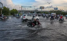 Cần Thơ: Triều cường chưa đạt đỉnh, nhiều tuyến đường đã ngập như sông