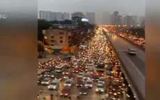 Cảnh tắc đường nhìn từ tàu Cát Linh - Hà Đông