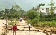 Mưa lũ làm cô lập nhiều xã miền núi Quảng Ngãi