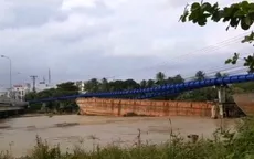 2 sà lan bị cuốn trôi đe dọa sập cầu