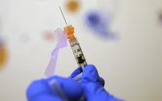 Mỹ tiêm vaccine COVID-19 tăng cường cho trẻ từ 16-17 tuổi