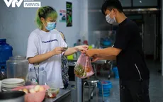 Quận "vùng cam" ở Hà Nội dừng dịch vụ hàng ăn uống tại chỗ