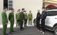 Hai thanh niên giả vờ mua ô tô rồi cướp xe bỏ trốn
