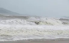 Bão số 9 gây mưa to, gió giật ở Lý Sơn, sóng biển dâng cao “đánh úp” các khu dân cư ven biển Phú Yên