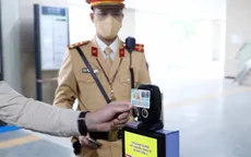 Hà Nội quét mã QR trên CCCD gắn chíp để phòng chống dịch COVID-19