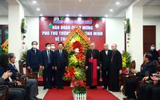 Phó Thủ tướng Thường trực Phạm Bình Minh chúc mừng Giáng sinh tại Thừa Thiên Huế