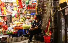 Hà Nội: "Thủ phủ" đồ chơi - phố Hàng Mã vắng khách đêm Noel