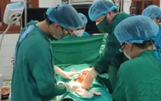 Bay trực thăng ra đảo Bạch Long Vĩ cứu bệnh nhân chửa ngoài tử cung vỡ nguy kịch