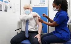 Thủ tướng Anh Boris Johnson tiêm mũi vaccine COVID-19 tăng cường