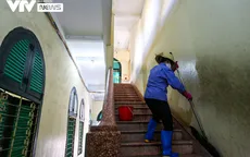 Hà Nội bỏ quy định "14 ngày không F0", nhà trường gấp rút tổng vệ sinh đón học sinh trở lại