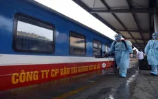 Phun khử trùng trên tàu, dưới ga, giãn cách đối với hành khách đi tàu dịp Tết 2021